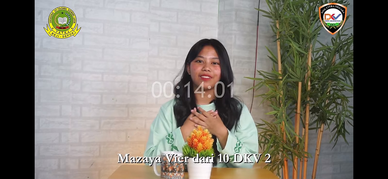 Host Podcast 2 — presentasi dan host kegiatan